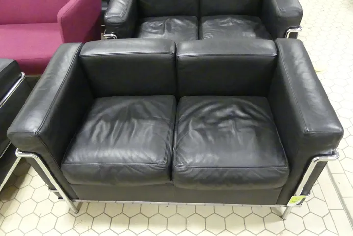 Cassina - Sofa Modell: Le Corbusier / Maße in cm ca. 135 x 70 x 68